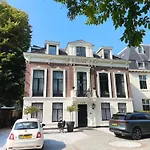 Ocean Moments - Free Parking